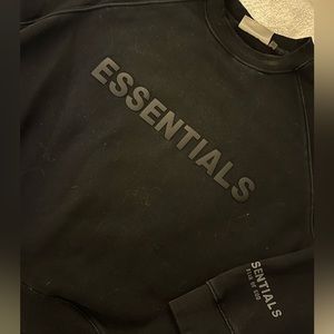 Black Essentials Crewneck